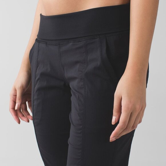 Lululemon In Flux Crop Pants Black Size 6 - Picture 9 of 9